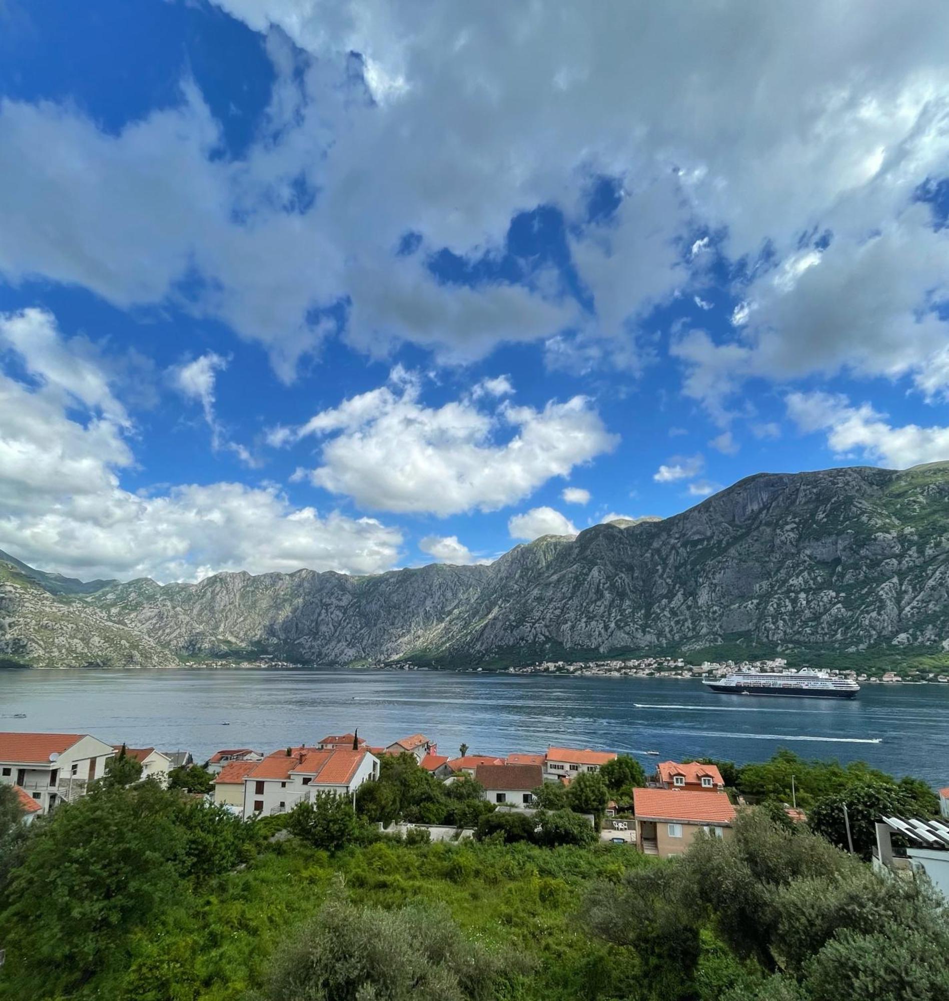 Apartments Krivokapic Prcanj With Bay View Котор Екстериор снимка